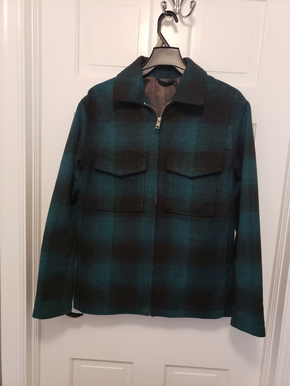 H&M Men's Plaid Zip Close Shacket Size Small, Casual, Stylish